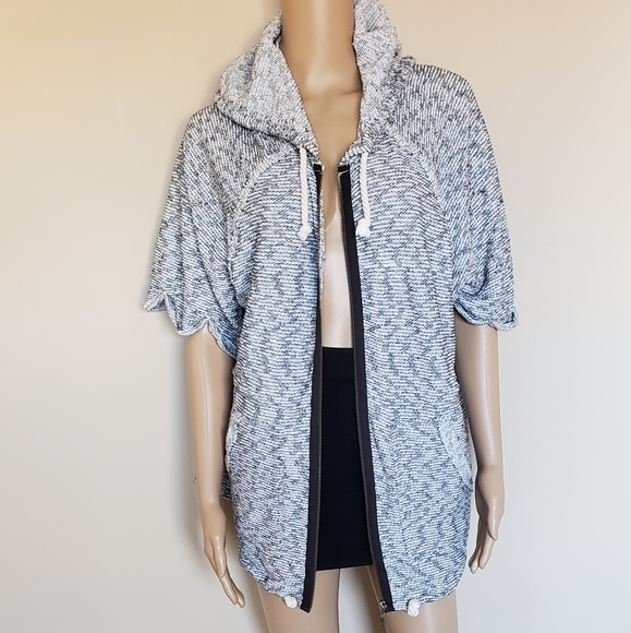 BILLABONG BLACK & WHITE SHORT SLEEVE HOODED ZIP UP - Picture 2 of 6